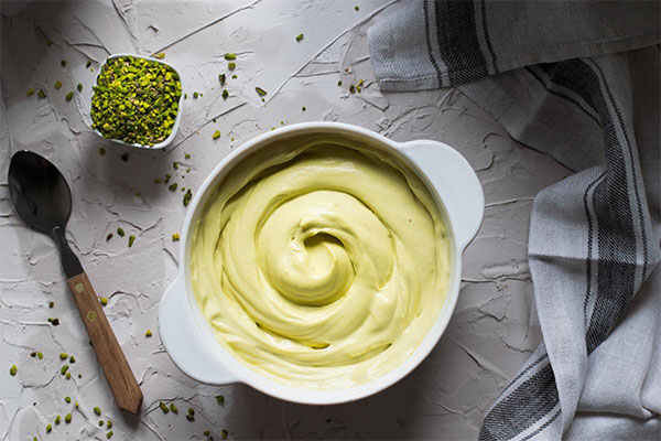 Cannoli con gelato al pistacchio salato