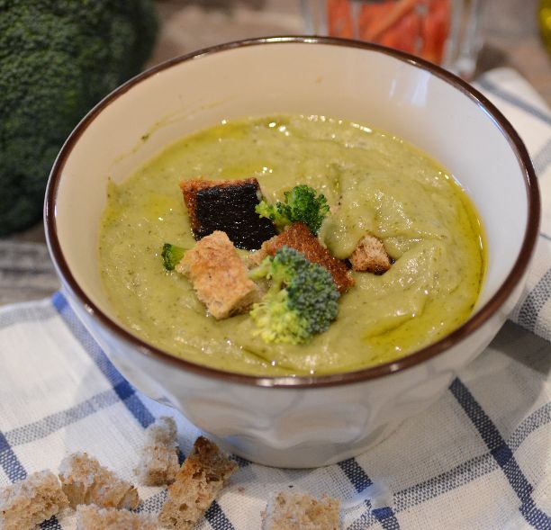 Cucina crudista : Crema di broccoli e zenzero
