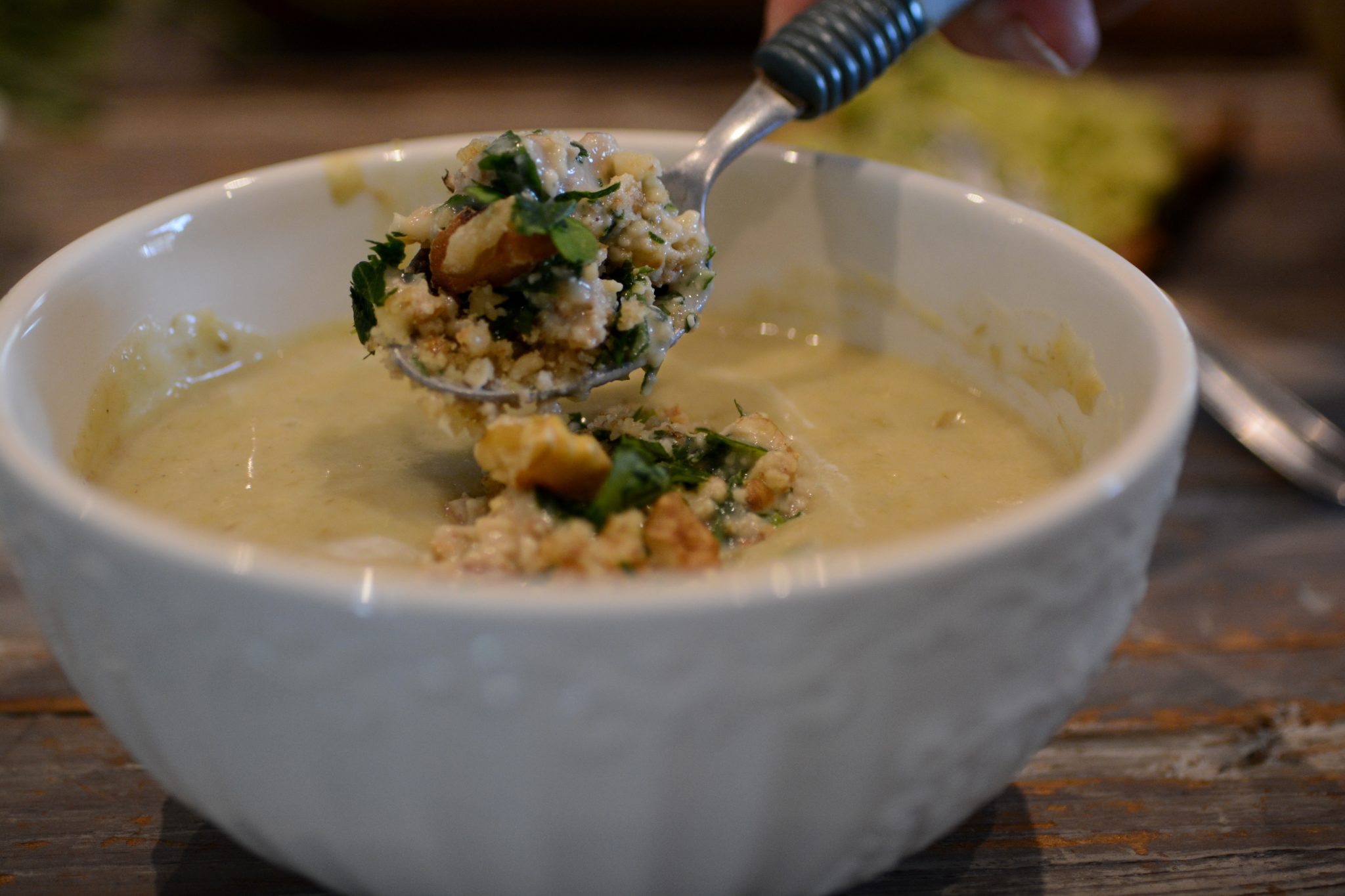 Crema di carciofi agli scalogni con salsa di noci