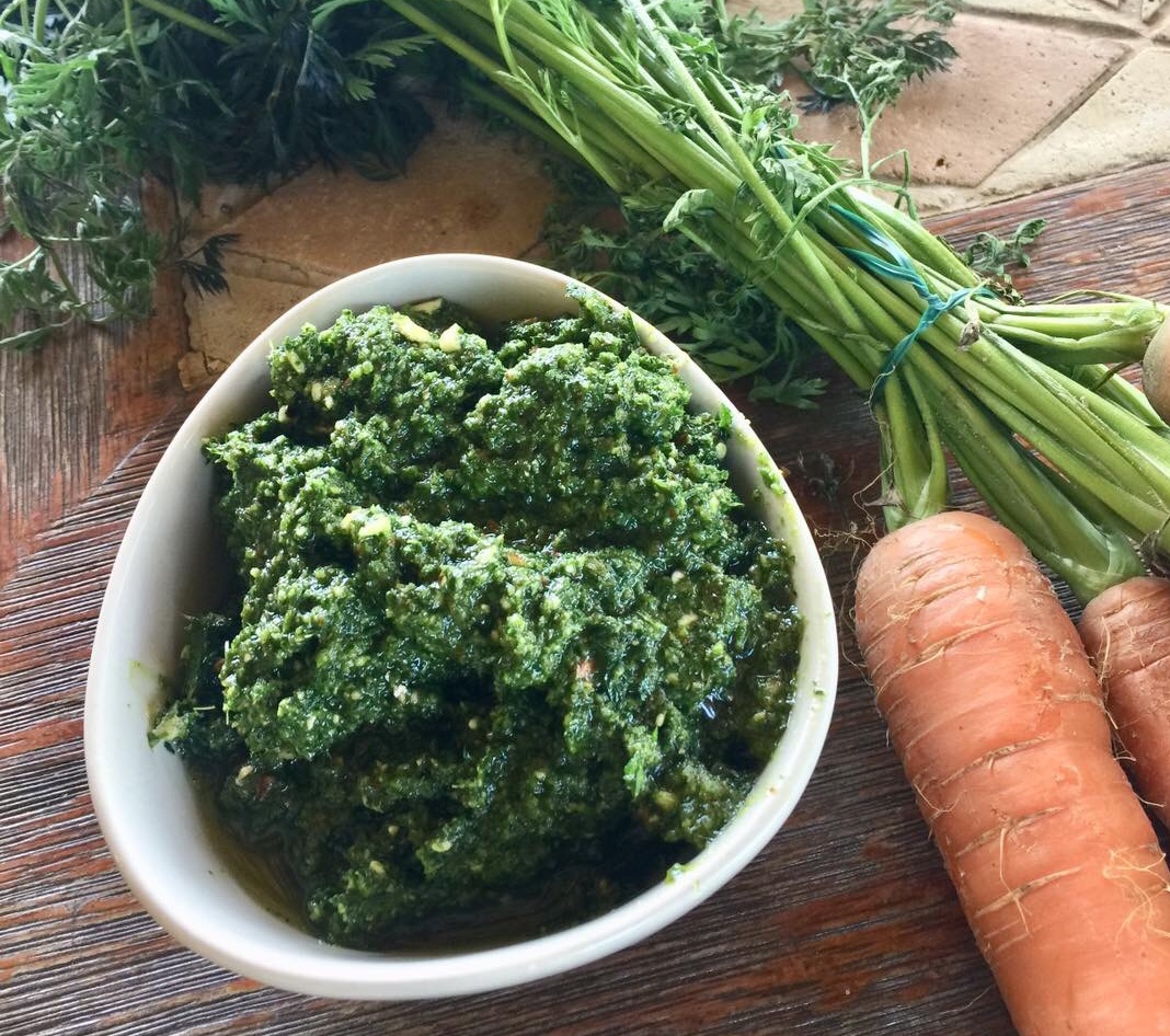 In cucina-Pesto con foglie di carote