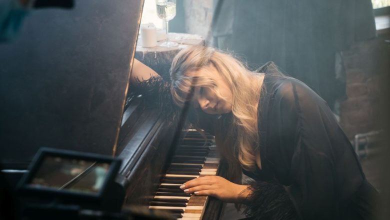 Natalia Moskal- “Guarda la luna” tra le note di violini, clarinetti e pianoforte