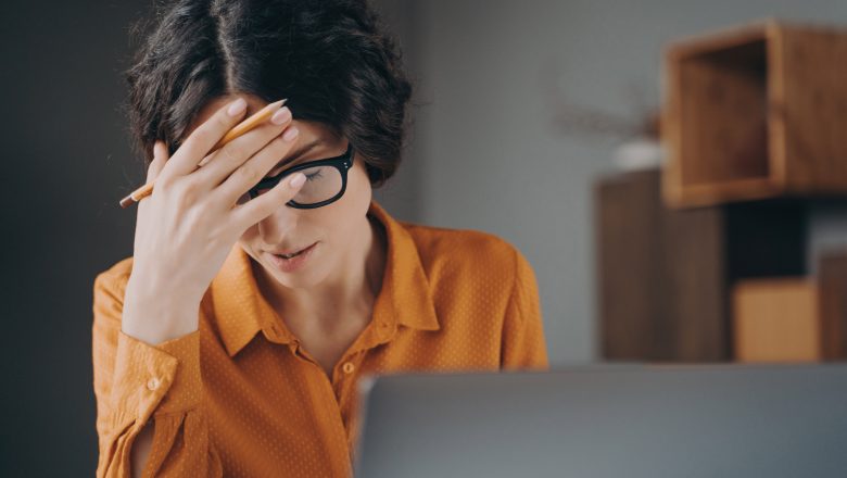 C’è un nesso tra il mal di testa e i problemi alla vista?